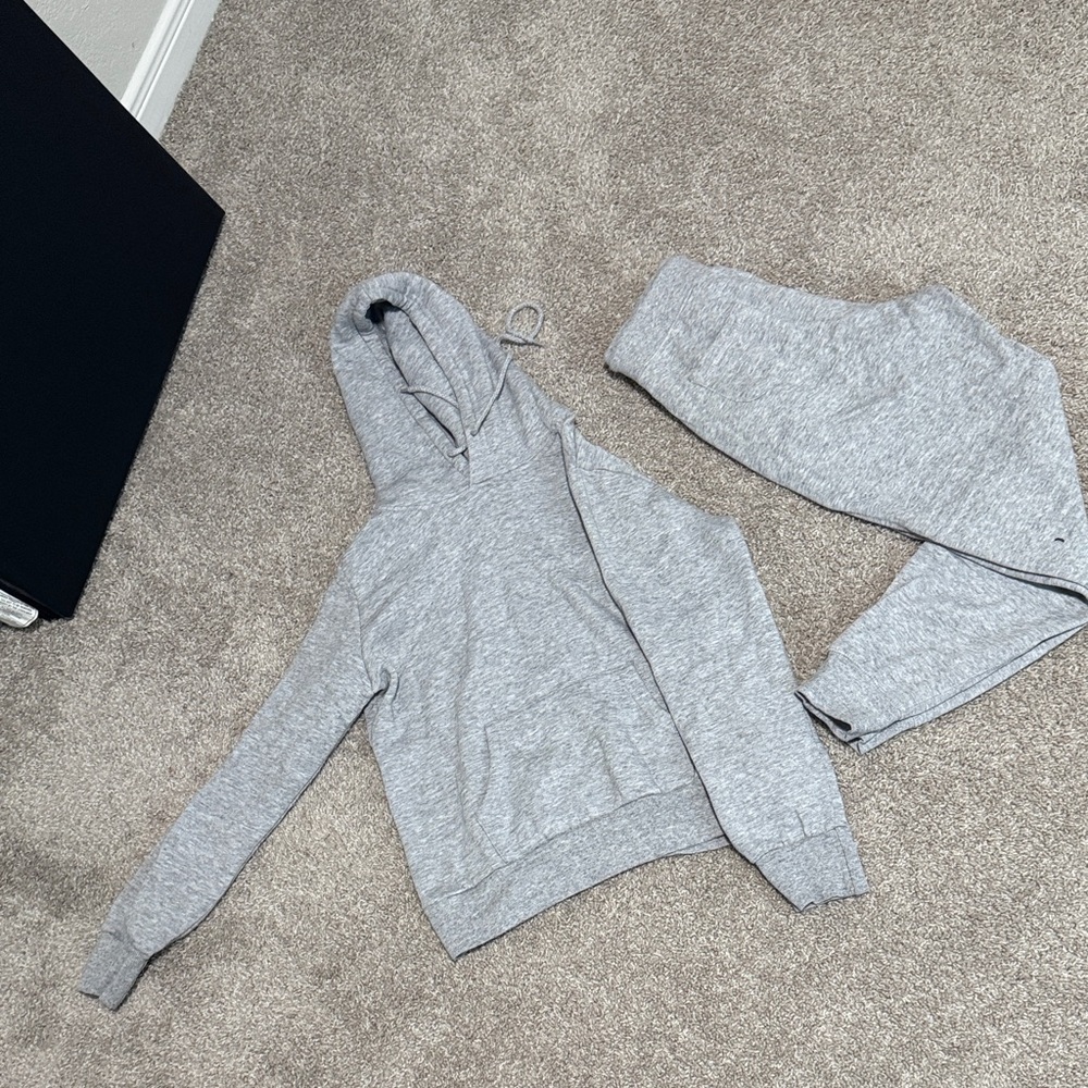Women’s Gray Hoodie and Sweatpants Set